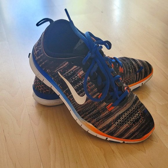 Nike Fly Knit - Size 6 - Picture 2 of 7